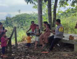 Sambangi Warga, Bhabinkamtibmas Desa Tepian Langsat Sampaikan Pesan Kamtibmas