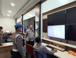 Pemeriksaan Dan Pengecekan Kepada Petugas Piket 110 Polres Kutai Timur.